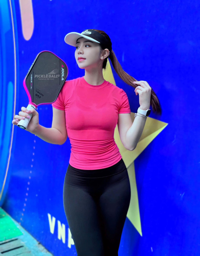 Quỳnh Kool thay đổi phong cách đồ tập sau khi nhận nhiều chỉ trích khi chơi bộ môn pickleball.&nbsp;