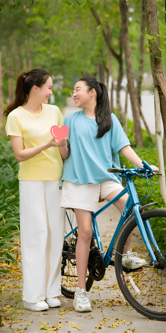 Hồng Diễm tự hào khi con gái càng lớn càng xinh đẹp và có những sở thích giống mình. 