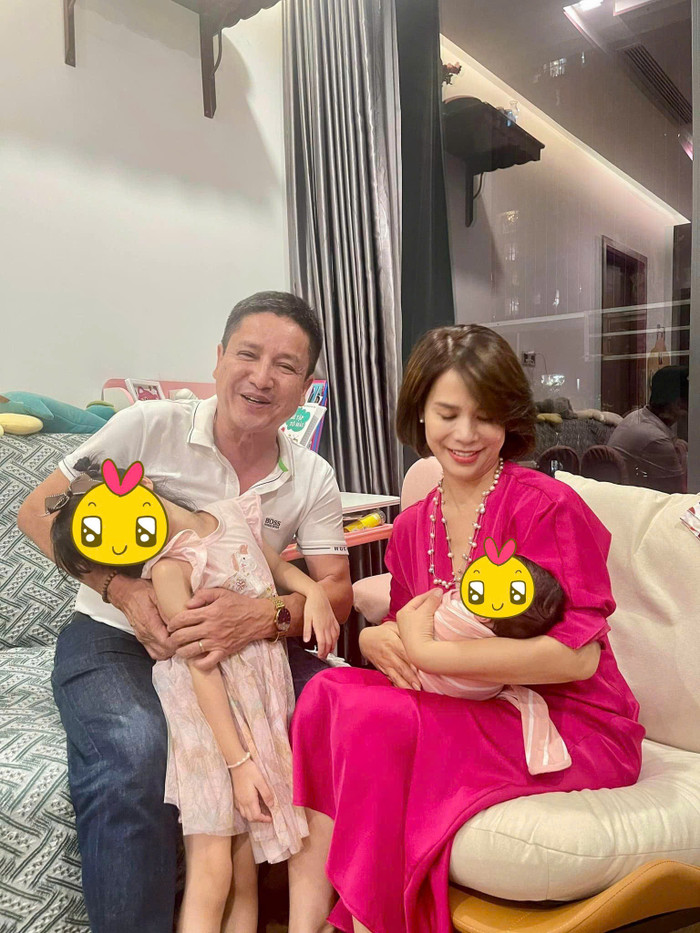 Anh đang tận hưởng hạnh phúc mới.