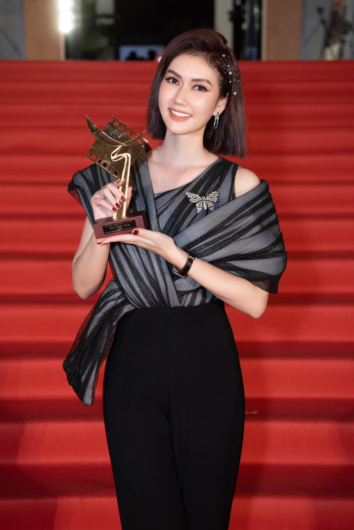 Sự nghiệp diễn xuất thành công của Hương Giang trái ngược với đời tư nhiều thăng trầm của nữ diễn viên.