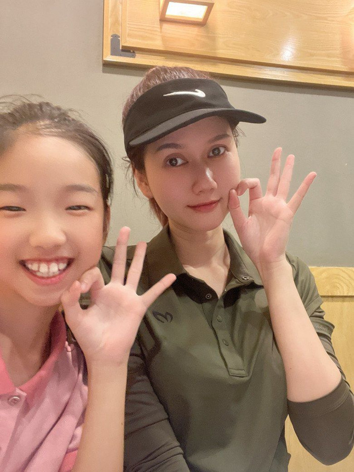 Hương Giang lựa chọn kết hôn từ khi còn trẻ và hiện đang làm mẹ đơn thân ở tuổi 32.
