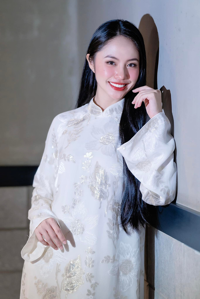 'Con gái' Thúy Diễm lên tiếng về cảnh 18+ đang bị ném đá trong phim Cám Ảnh 2