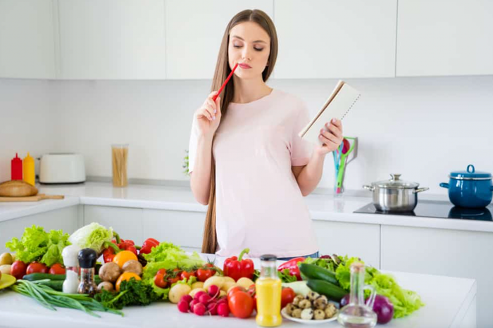 Theo đuổi chế độ ăn gián đoạn 16/8 cần lưu ý 2 nguyên tắc về giờ giấc và thực đơn ăn uống.