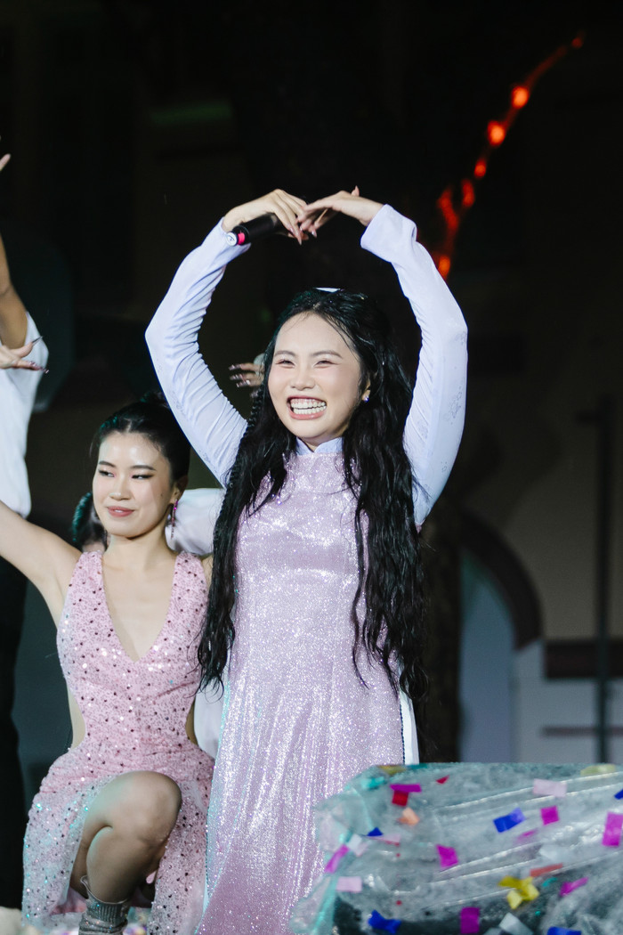 Phương Mỹ Chi đăng ảnh ôm mặt ngồi khóc, bất ngờ khi biết lý do đằng sau Ảnh 4