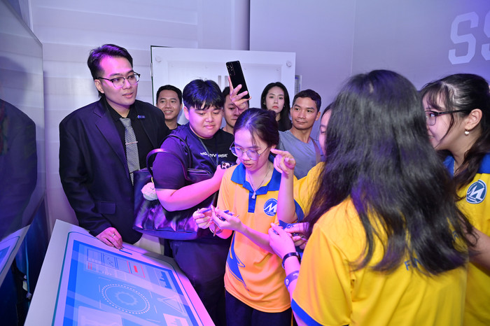 Những sinh viên tham gia trải nghiệm. 