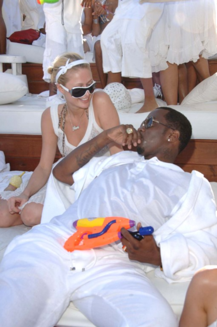 Sean 'Diddy' Combs chụp cùng 'tiểu thư triệu đô' Paris Hilton. 