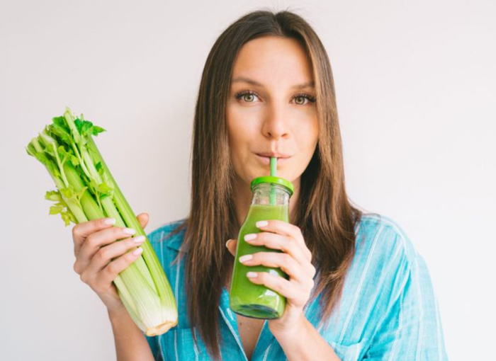 Chỉ nên uống tối đa 250 ml nước ép cần tây trong một ngày.