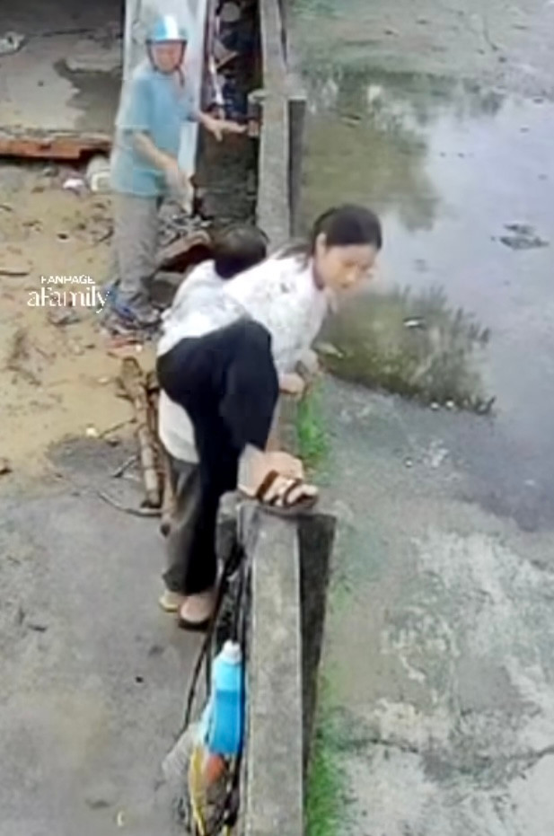 Tình huống dở khóc dở cười của người phụ nữ khiến cộng đồng mạng nể phục vì tài leo tường nhanh và kịp lúc.