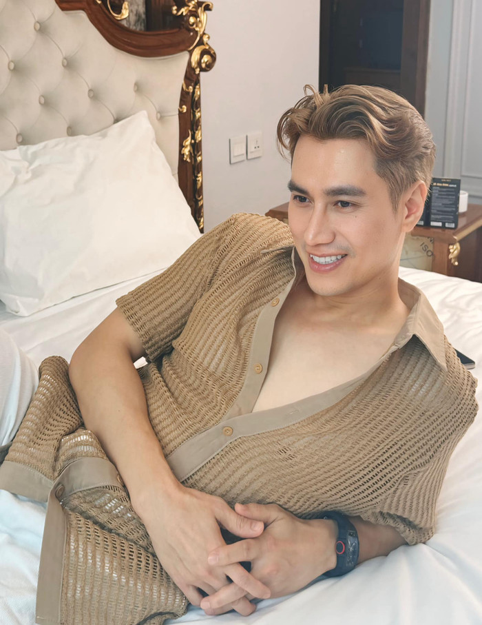 Showbiz 26/9: Việt Anh ngày càng trẻ trung trông thấy. Ảnh: FBNV