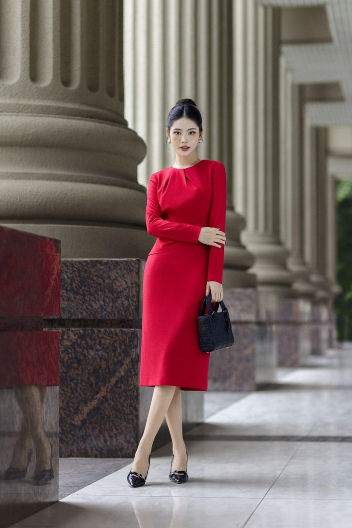 Thiết kế đầm ôm không chỉ tôn lên vẻ đẹp gợi cảm mà còn giúp bạn tỏa sáng với phong cách sang trọng và thời thượng.