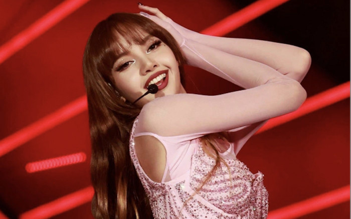 Lisa tiếp tục cạnh tranh với một thành viên của BTS Ảnh 2