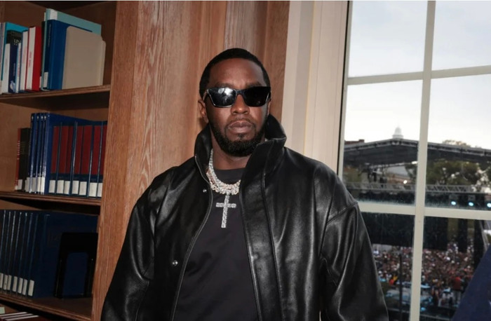 Ngày 16/9, Sean Combs bị bắt ở New York (Mỹ) với hàng loạt cáo buộc, bao gồm cưỡng ép, ngược đãi, sử dụng biện pháp tống tiền và bạo lực để kiểm soát nạn nhân. 