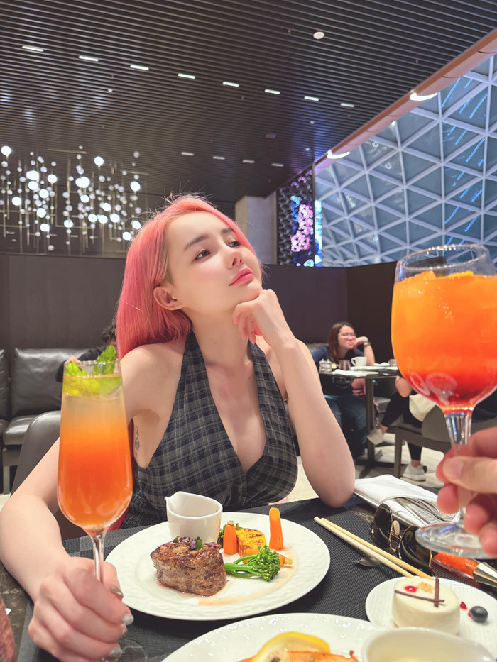 Nhan sắc hiện tại của DJ Ngân 98 sau nhiều lần 'trùng tu'. 