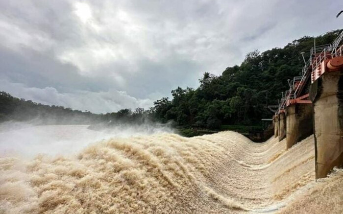 Hai con đập lớn ở Thái Lan vỡ bờ do mưa lớn, cảnh báo nước tràn gây ra lũ lụt mạnh Ảnh 2