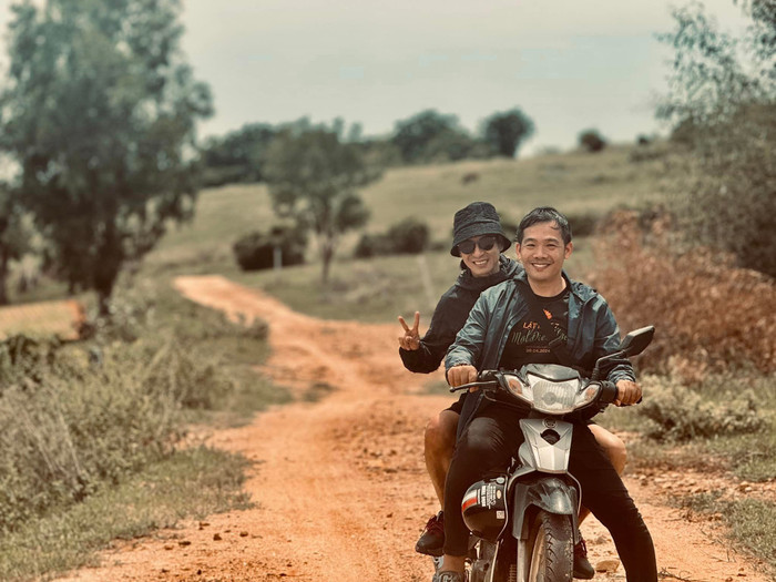 Vợ chồng Lý Hải đang tìm một ngôi làng khô cằn, ít người biết cho Lật Mặt 8.