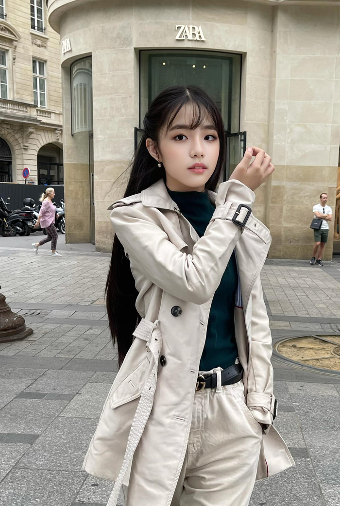 Con gái nuôi Bằng Kiều thường gây ấn tượng với phong cách trẻ trung, hiện đại.