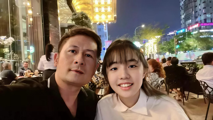 Con gái nuôi Bằng Kiều thu hút với nhan sắc xinh đẹp ở tuổi 14.