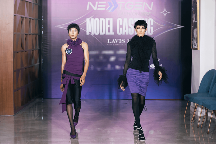 Buổi casting cũng không kém phần bất ngờ khi TikToker Huỳnh Nhựt “Violet Vũ” và TikToker Dương Quốc Mỹ tham gia thi với hạng mục model nữ. Cả hai đều có màn thể hiện catwalk chuyên nghiệp và thần thái tự tin khiến giám khảo chú ý. 