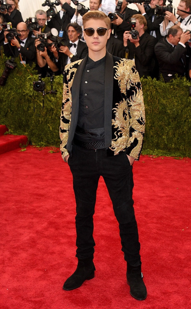 Lần xuất hiện tại Met Gala 2015 chứng kiến màn 'chạm nóc' nhan sắc của Justin Bieber.