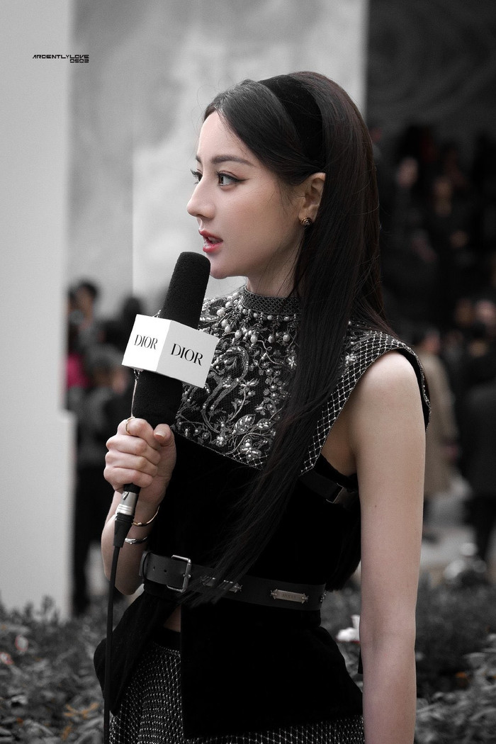 Địch Lệ Nhiệt Ba đang dẫn dầu hot search Trung Quốc sau khi xuất hiện lộng lẫy tại Dior.