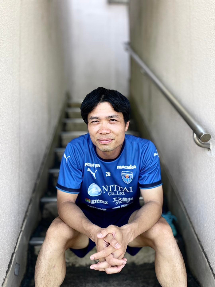 Công Phượng có phong cách ăn mặc đơn giản. Ảnh FBNV