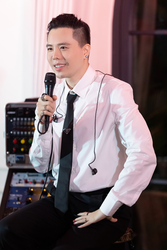 Thời gian qua, Trịnh Thăng Bình nhận nhiều tranh cãi về giọng hát. 