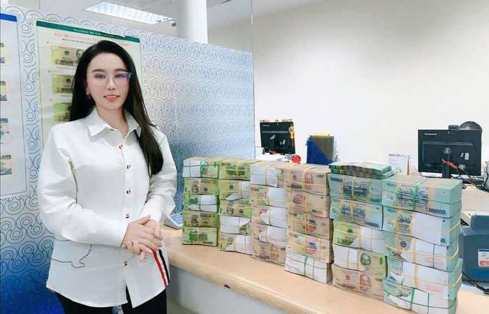 Vợ chồng bà trùm thẩm mỹ Mailisa quyết định tự bỏ tiền túi để làm từ thiện, giúp đỡ bà con chịu ảnh hưởng của bão số 3.