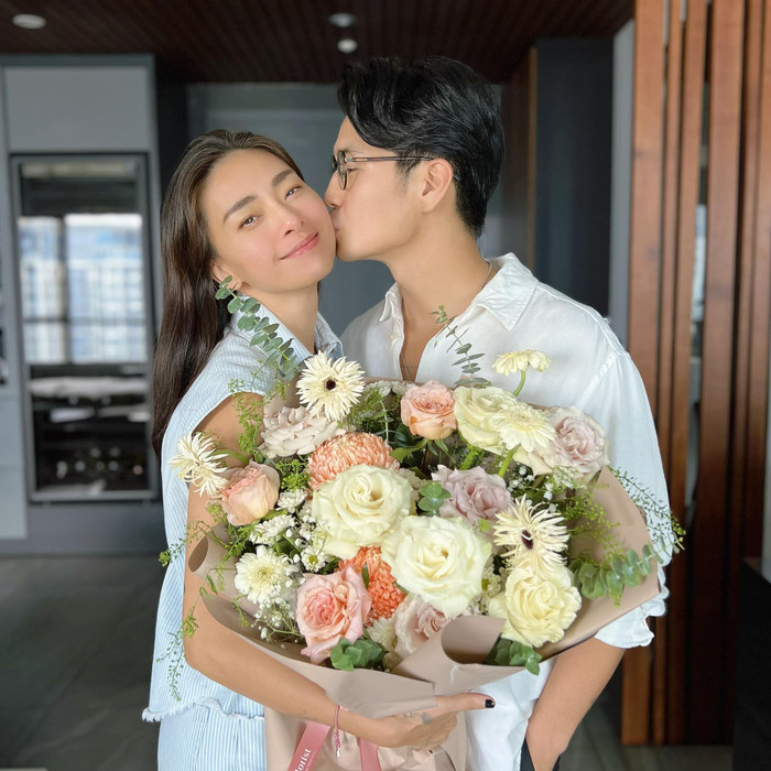 Dù chênh lệch 11 tuổi, thế nhưng chuyện tình cảm của Ngô Thanh Vân - Huy Trần nhận được sự ủng hộ từ gia đình, bạn bè và người hâm mộ. 