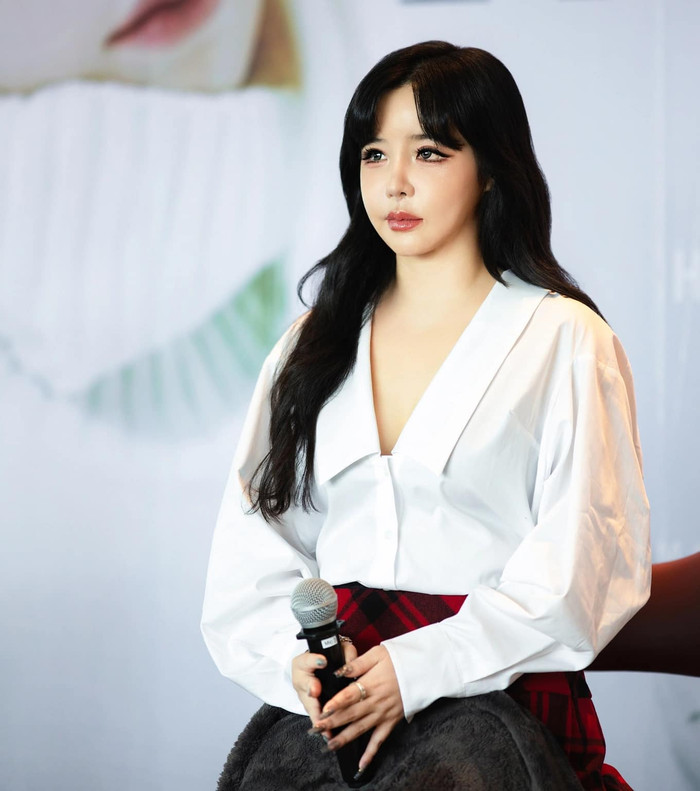 Park Bom vừa trở lại Việt Nam sau 10 năm