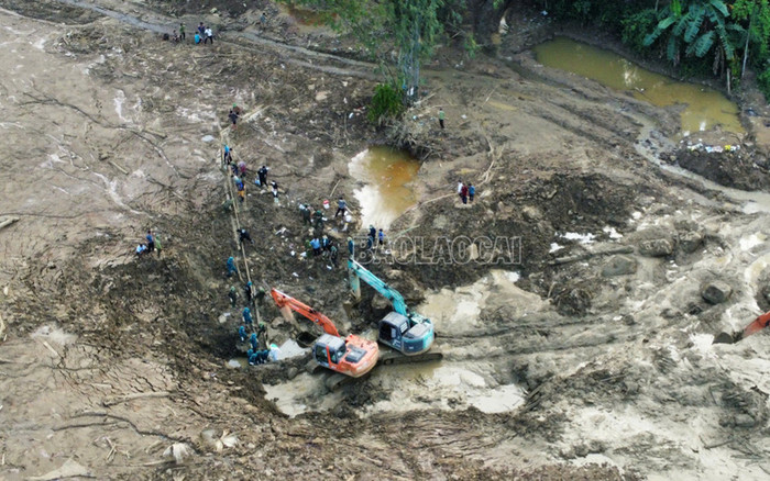 Lũ quét kinh hoàng tại Làng Nủ: Tìm thấy thêm 1 thi thể, còn 9 người mất tích Ảnh 2