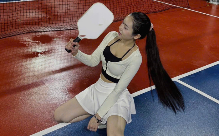 Ý Nhi - bạn gái mới của chồng cũ Xoài Non ra sân pickleball cực mượt Ảnh 2