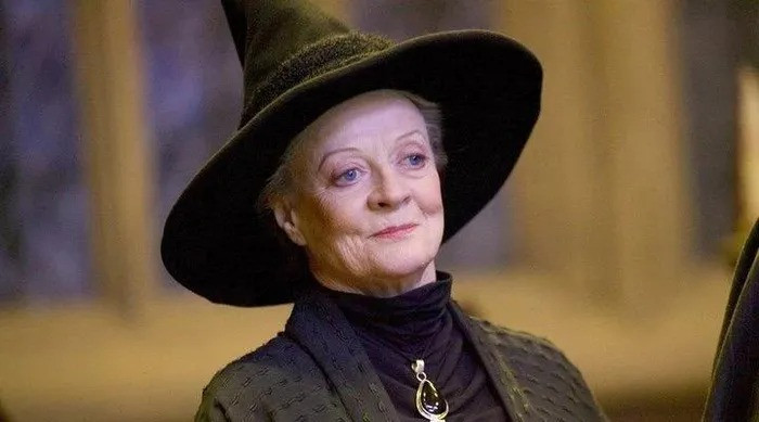 Nữ diễn viên Maggie Smith - người nổi tiếng với vai nữ giáo sư quyền năng nhà Gryffindor trong phim 'Harry Potter' .&nbsp;