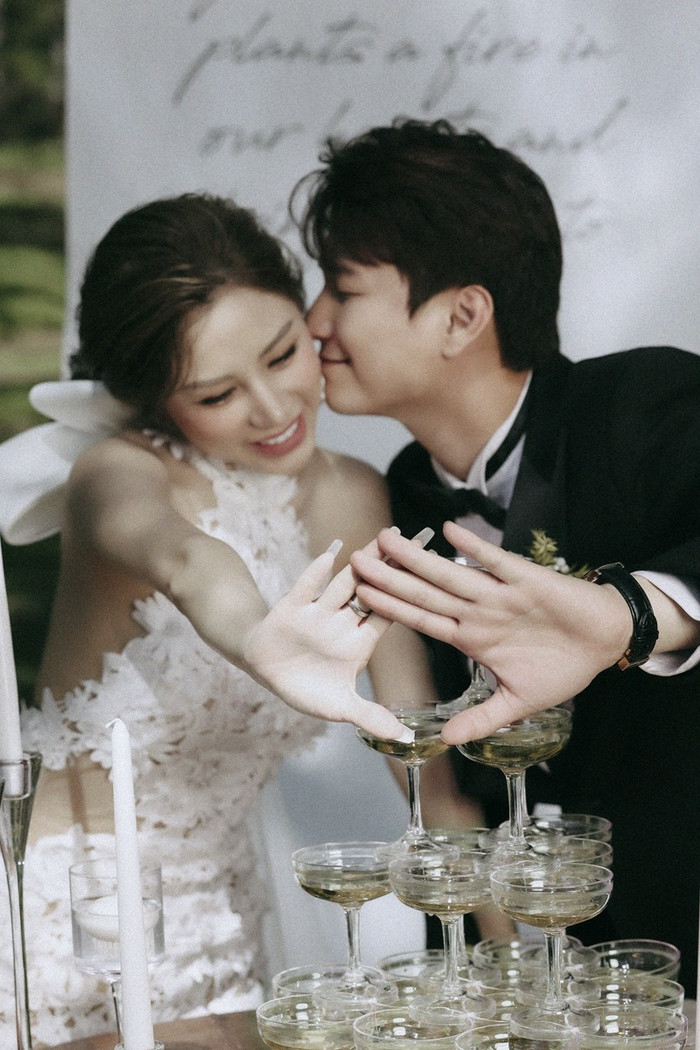 Ảnh cưới của Huỳnh Anh, Bạch Lan Phương. 