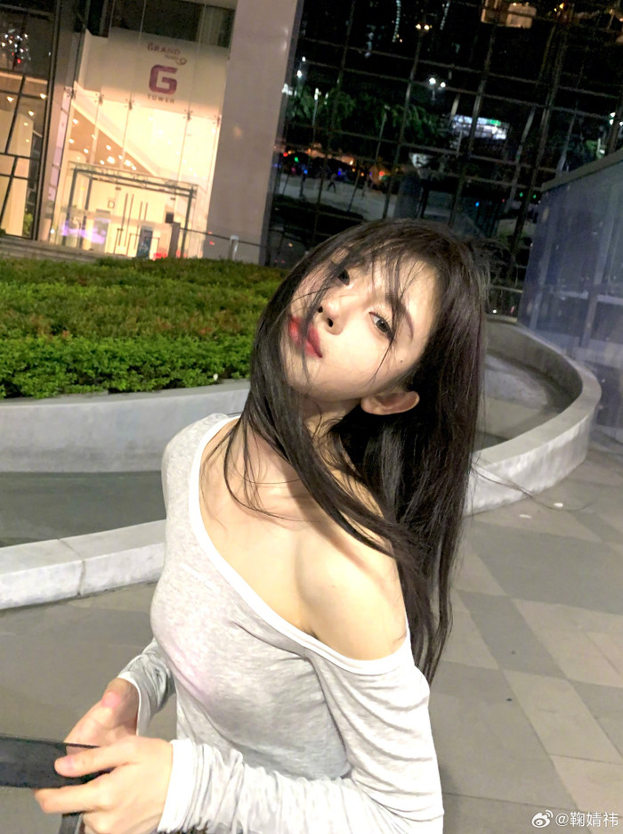 Bộ ảnh đang gây bão của 'mỹ nhân 4000 năm' Cúc Tịnh Y.