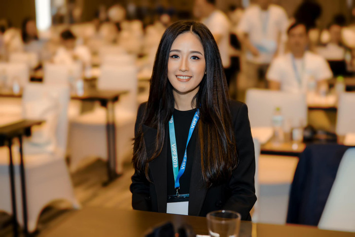 Hoa hậu Mai Phương Thúy khoe ảnh ngày xưa.