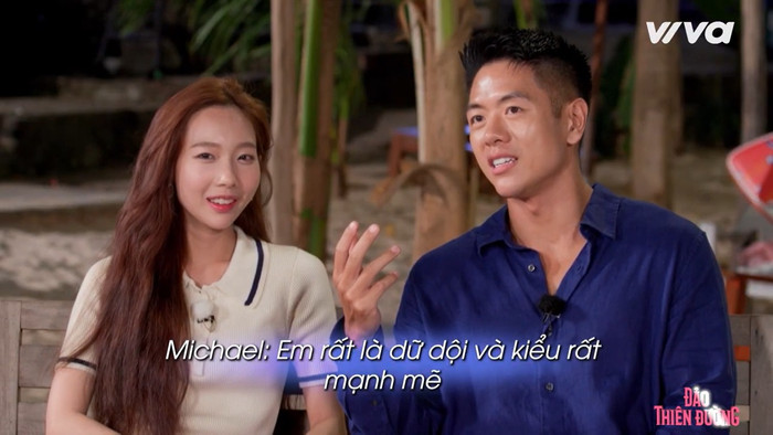 Yuna Vũ và Michael Trương trò chuyện riêng với nhau sau khi bỏ phiếu trái tim.