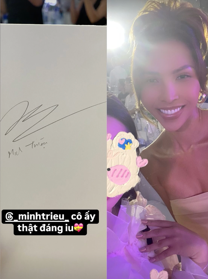 Minh Triệu nở nụ cười tươi rói, khác xa vẻ lạnh lùng ở sự kiện. Ảnh: Sưu tầm
