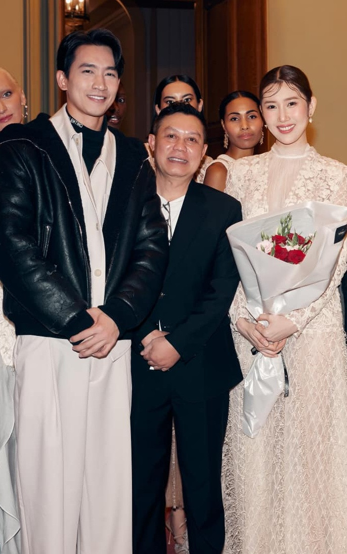 Võ Cảnh xuất hiện để xem Thuý Ngân diễn vedette tại tuần lễ thời trang Paris Fashion Week.