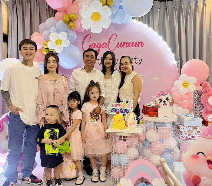 Cindy Lư cảm thấy may mắn vì luôn được gia đình Đạt G quan tâm, yêu thương.