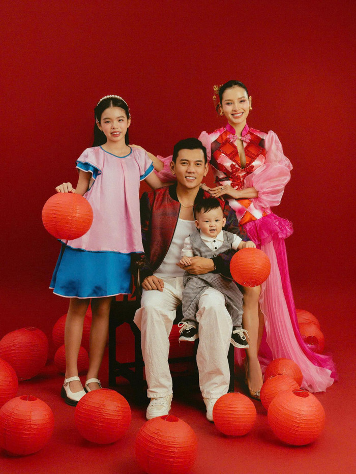 Hôn nhân viên mãn, đáng ngưỡng mộ của Phương Trinh Jolie và Lý Bình bên cạnh các con sau 2 năm kết hôn. 