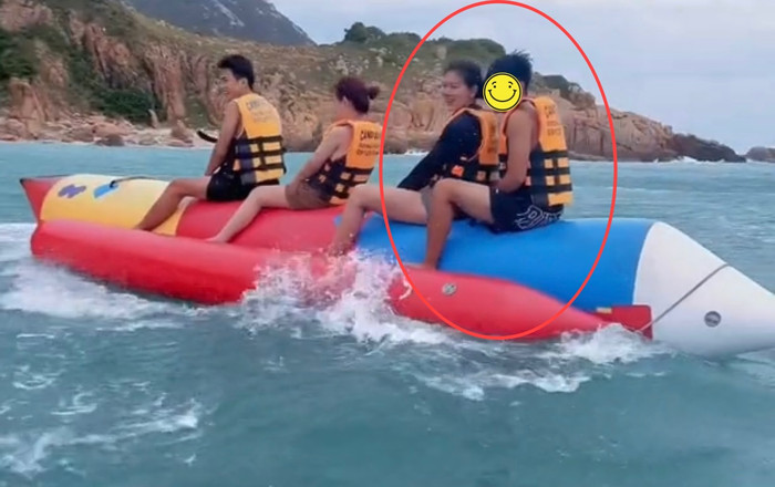 Ánh Viên 'vô ý' để lộ hình ảnh đi du lịch cùng bạn trai tin đồn. Cả hai ngồi cạnh nhau, vui vẻ trò chuyện. 