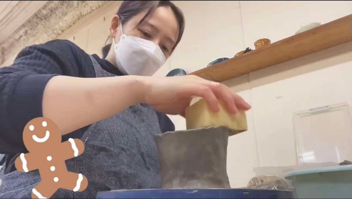 Nữ ca sĩ làm nhiều công việc kiếm tiền sau khi tuyên bố phá sản.