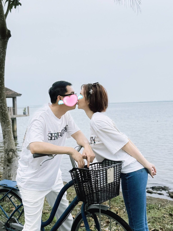 Hương Giang thường xuyên đăng tải ảnh nhưng giấu mặt 'nửa kia'.