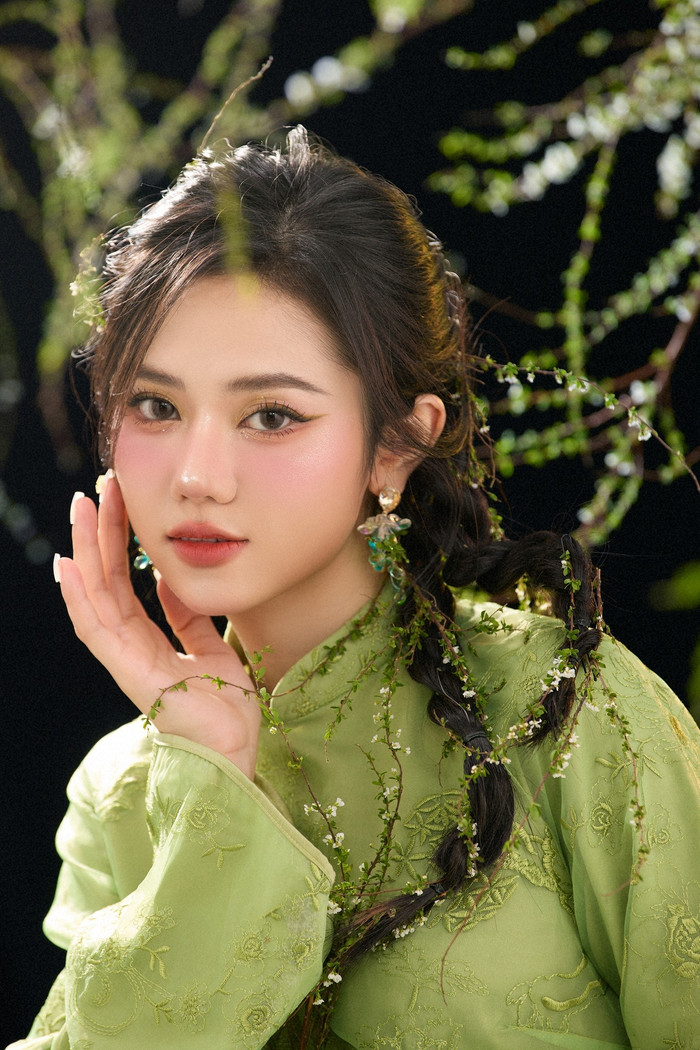 Ý Nhi là người thường xuyên xuất hiện cùng Xemesis gần đây.