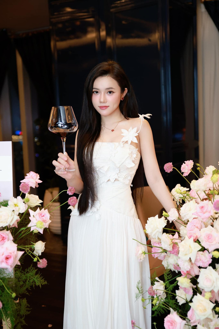 Dân tình so kè nhan sắc Xoài Non - Ý Nhi Ảnh 3