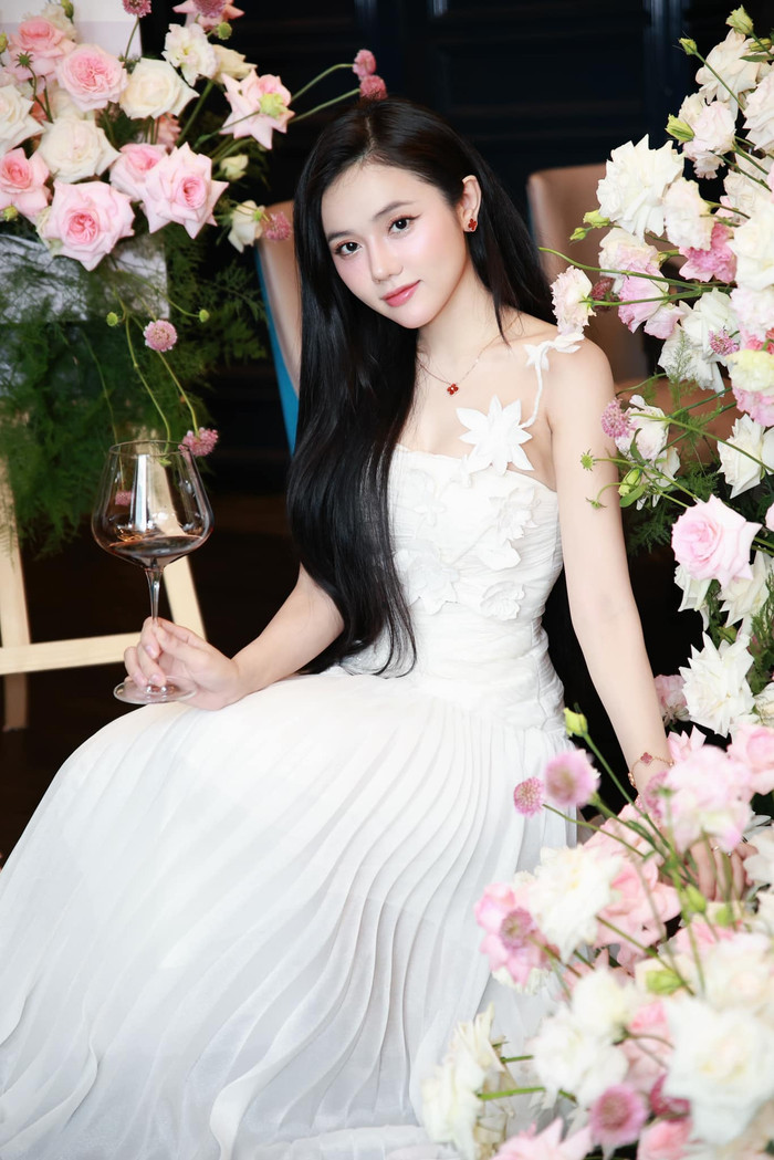 Dân tình so kè nhan sắc Xoài Non - Ý Nhi Ảnh 2