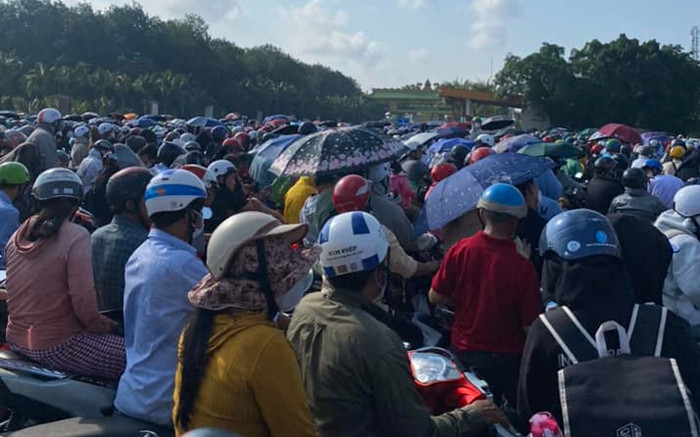 Khu du lịch Đại Nam chật cứng người ở ngày đầu tiên mở cửa miễn phí Ảnh 2