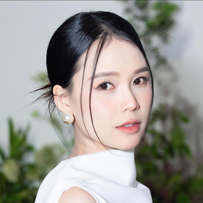 Sam từng gặp biến cố, bị lừa mất nhiều tài sản có giá trị, đến nỗi phải đi vay ngân hàng để trang trải.