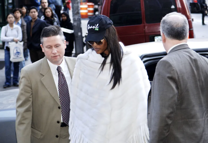 Naomi Campbell 5 năm liền nghiện ngập, 11 lần bị cáo buộc hành hung người khác.