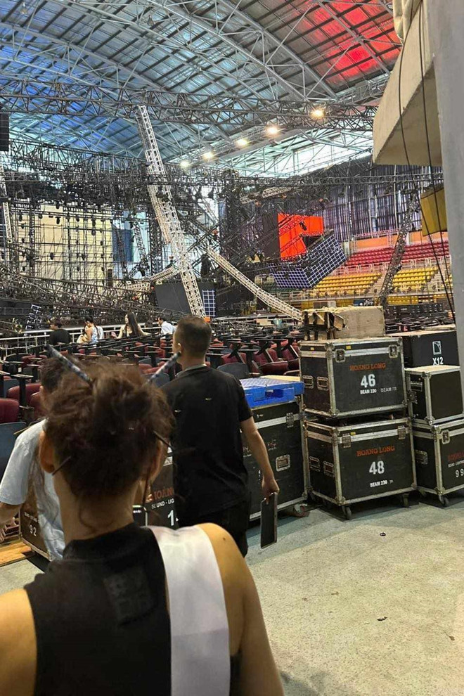 Hiện trường vụ sập sân khấu cuộc thi Miss Cosmo 2024.